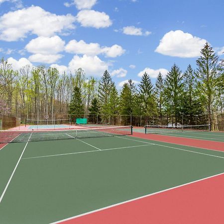 Chalet W Hot Tub, Large Deck, Grill, & Fast Wifi بيركلي سبرينغز المظهر الخارجي الصورة