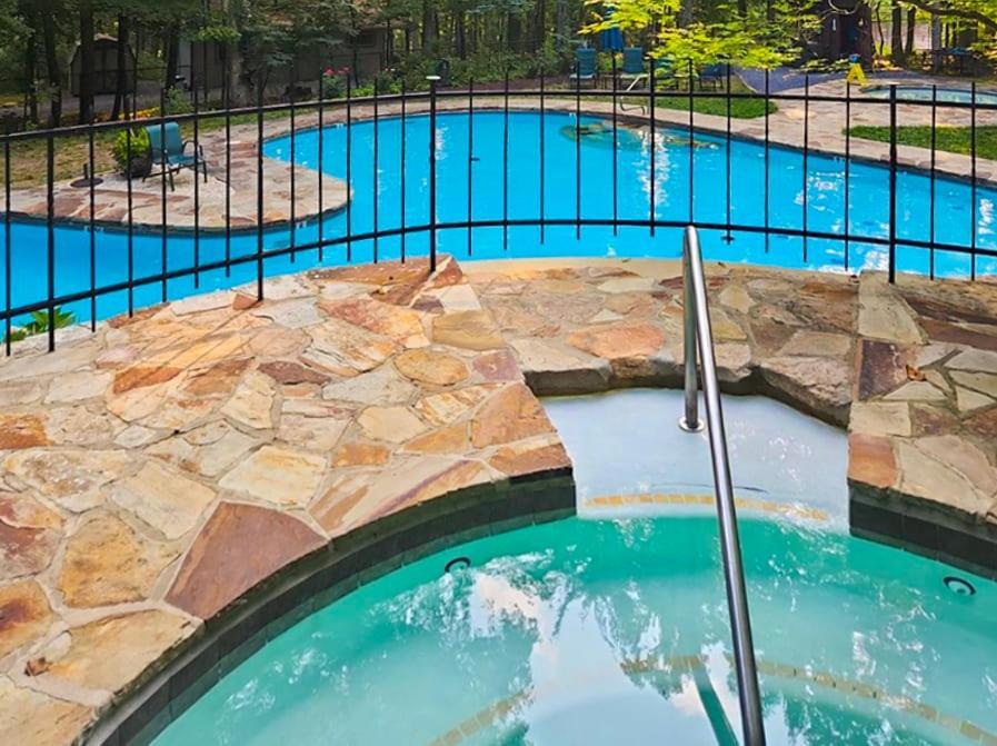 Chalet W Hot Tub, Large Deck, Grill, & Fast Wifi بيركلي سبرينغز المظهر الخارجي الصورة