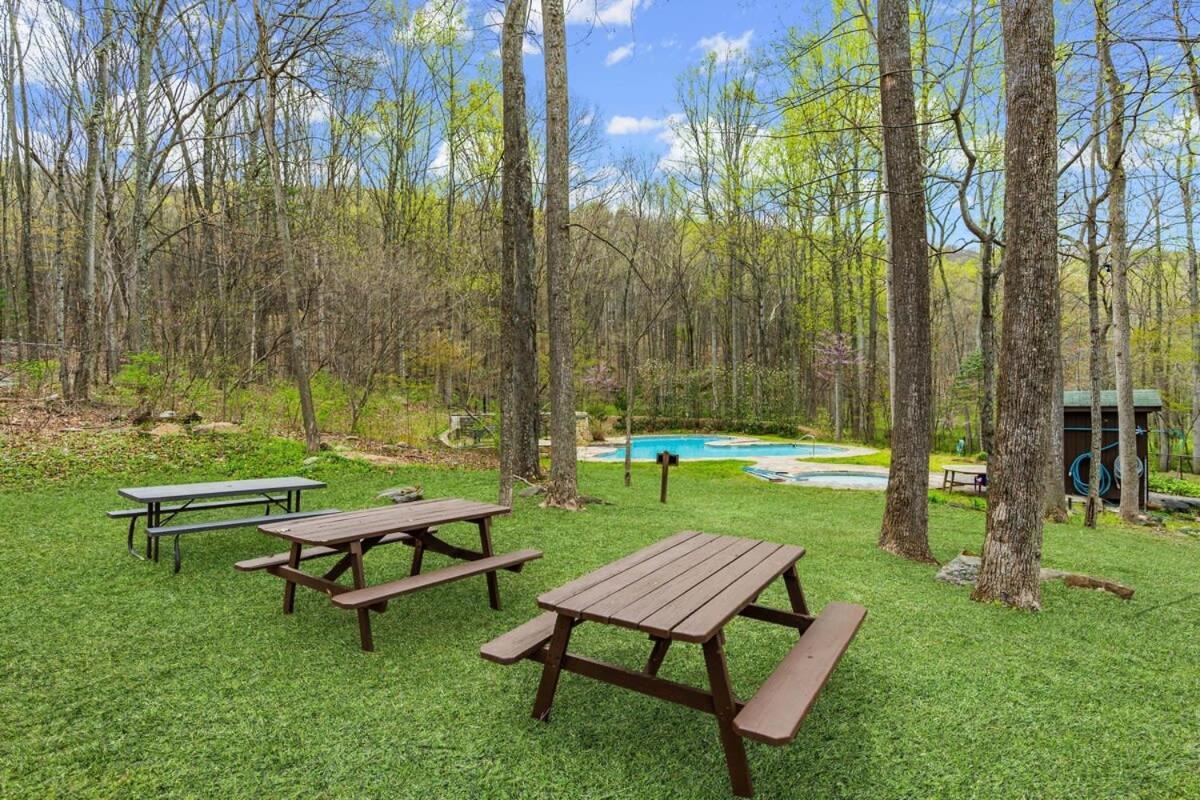 Chalet W Hot Tub, Large Deck, Grill, & Fast Wifi بيركلي سبرينغز المظهر الخارجي الصورة