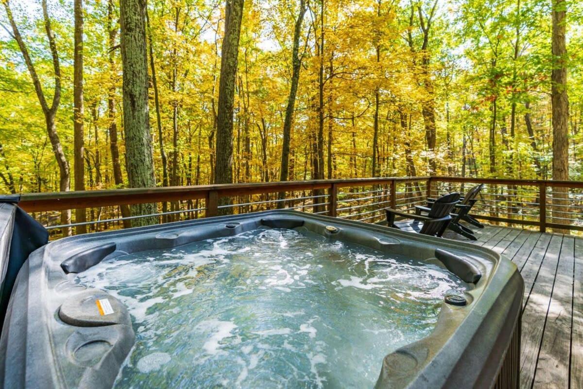 Chalet W Hot Tub, Large Deck, Grill, & Fast Wifi بيركلي سبرينغز المظهر الخارجي الصورة
