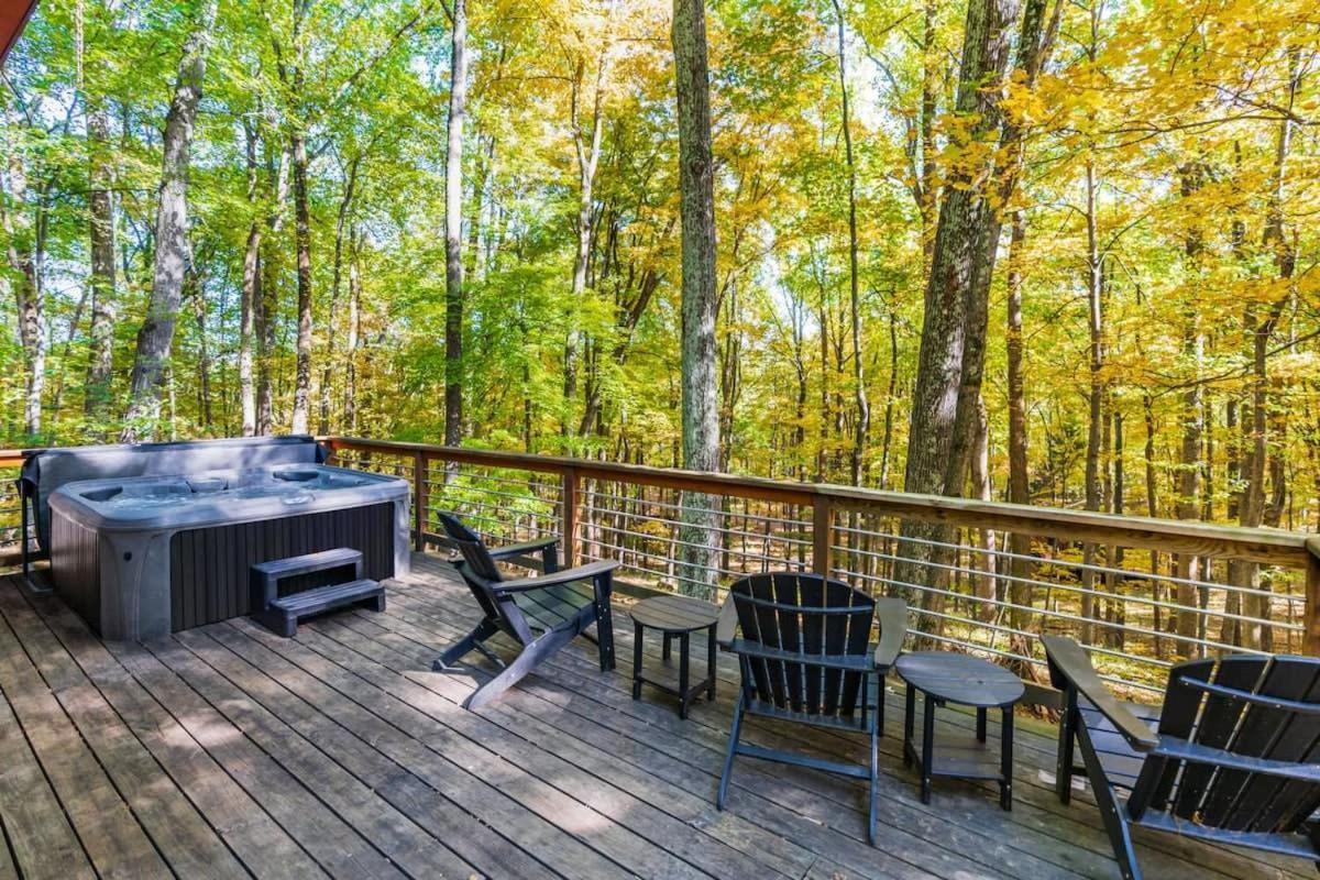 Chalet W Hot Tub, Large Deck, Grill, & Fast Wifi بيركلي سبرينغز المظهر الخارجي الصورة
