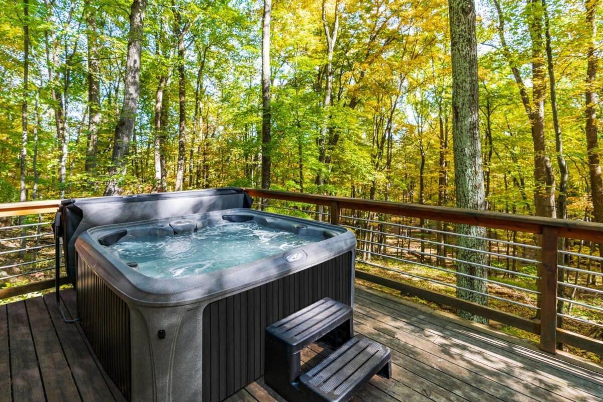 Chalet W Hot Tub, Large Deck, Grill, & Fast Wifi بيركلي سبرينغز المظهر الخارجي الصورة