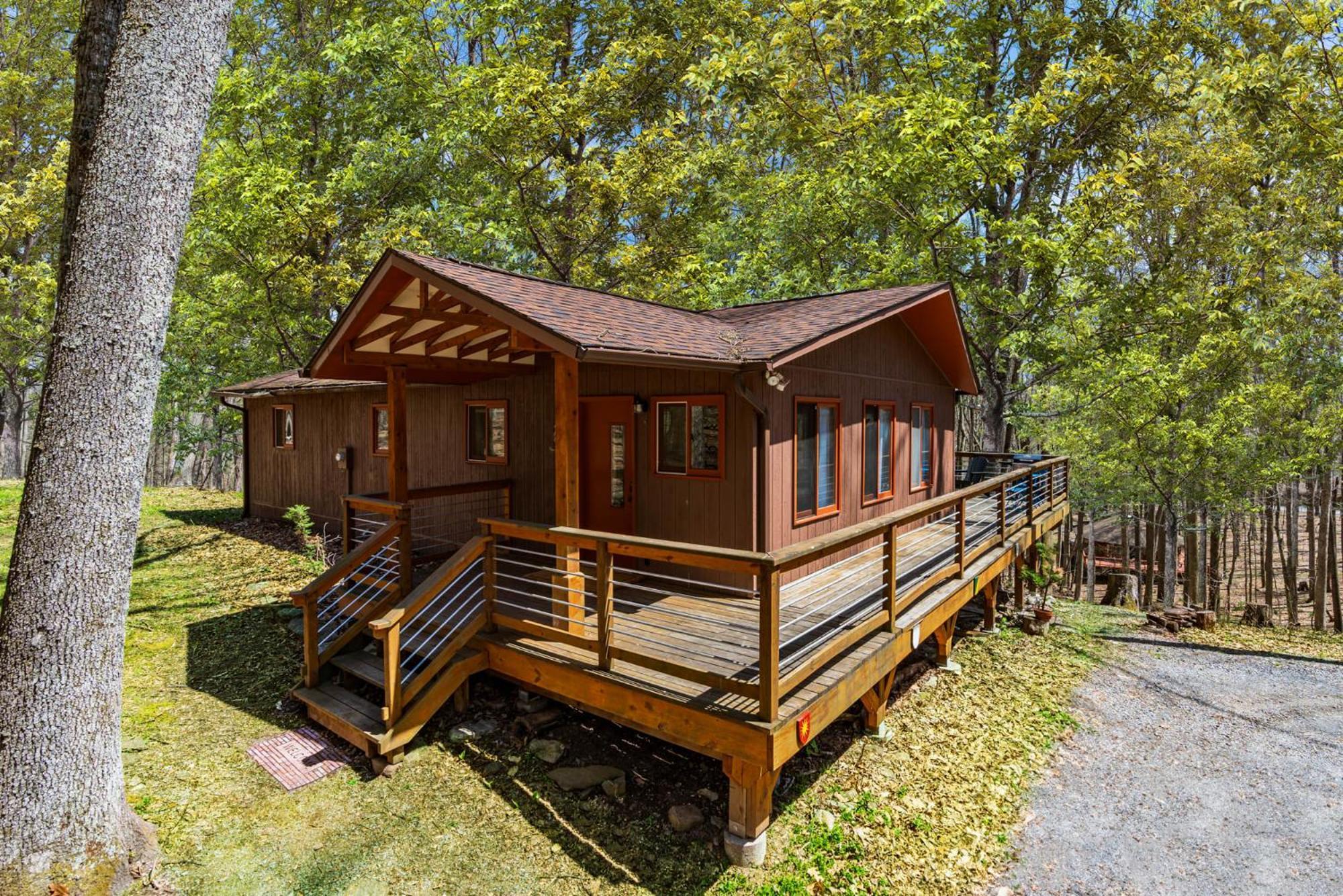 Chalet W Hot Tub, Large Deck, Grill, & Fast Wifi بيركلي سبرينغز المظهر الخارجي الصورة