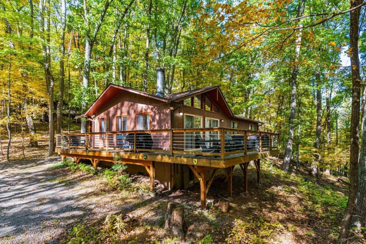 Chalet W Hot Tub, Large Deck, Grill, & Fast Wifi بيركلي سبرينغز المظهر الخارجي الصورة