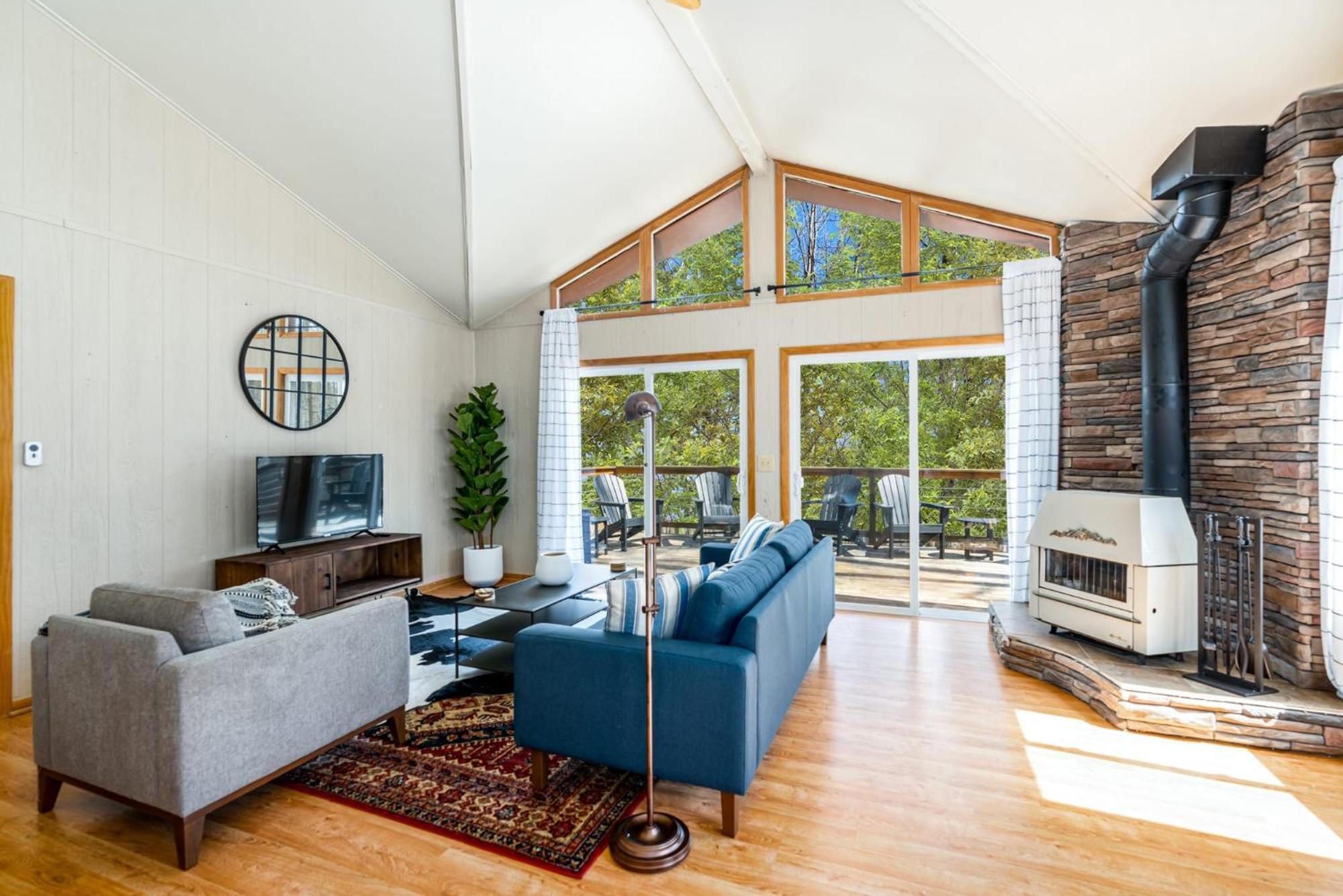 Chalet W Hot Tub, Large Deck, Grill, & Fast Wifi بيركلي سبرينغز المظهر الخارجي الصورة